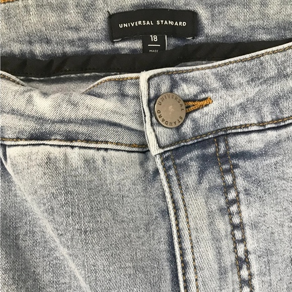 Universal Standard Light Wash Jeans - Size 18 - Picture 3 of 3